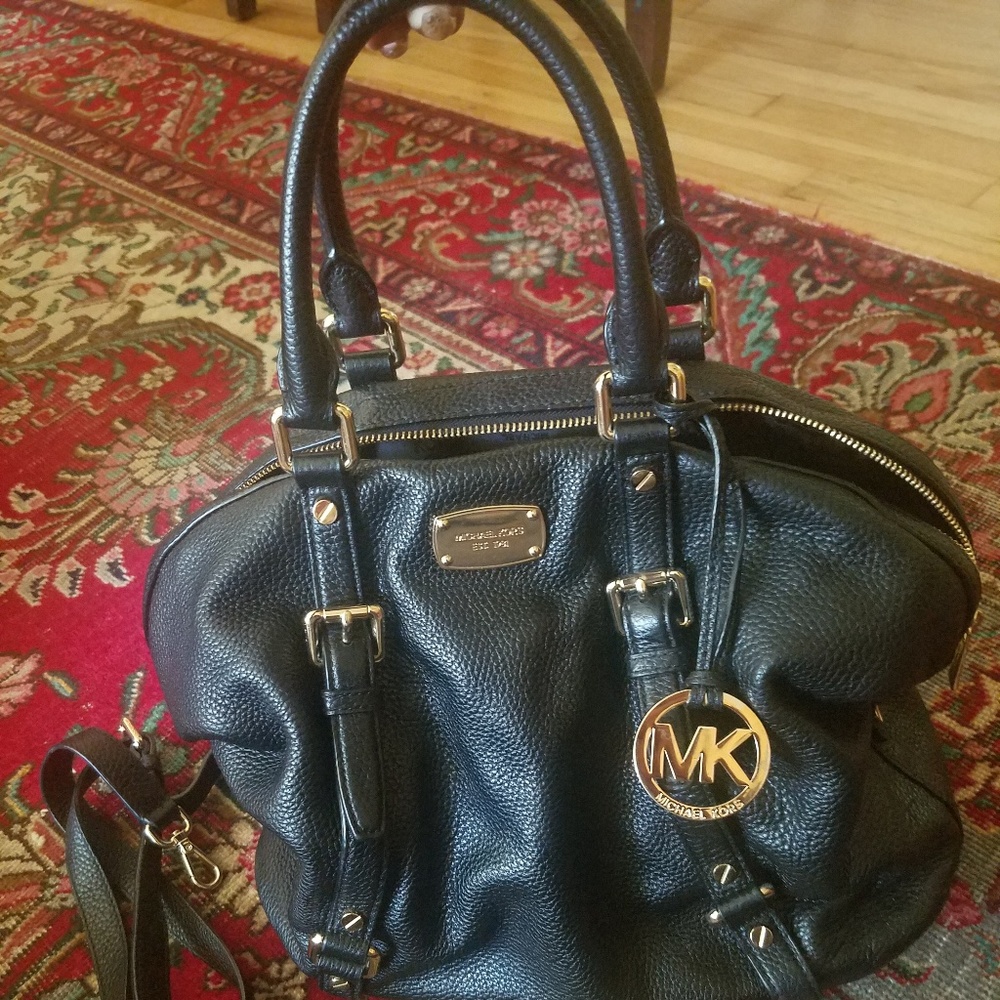 Micheal kors black leather purse